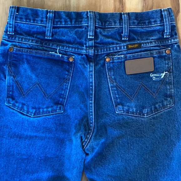 Vintage distressed Wrangler Jeans - Picture 9 of 14